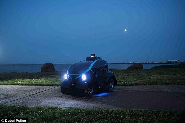 迪拜推微型无人驾驶警车 可自动追踪罪犯